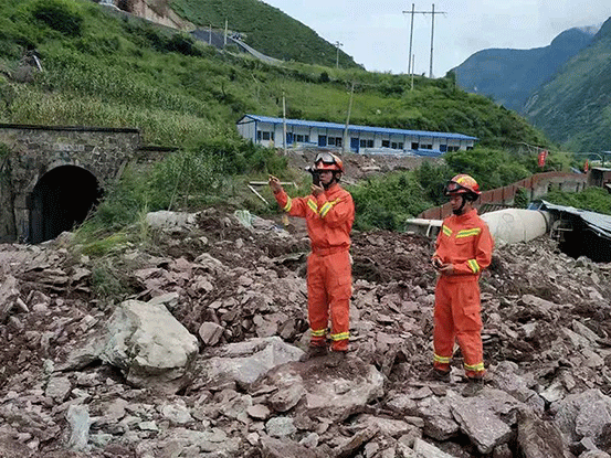 成昆鐵路山體滑坡救援現(xiàn)場